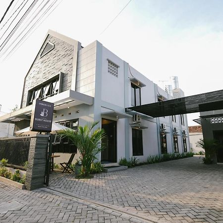 Urbanview B Syariah Lumajang By Reddoorz Hotel Buitenkant foto