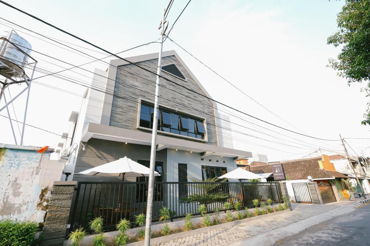 Urbanview B Syariah Lumajang By Reddoorz Hotel Buitenkant foto