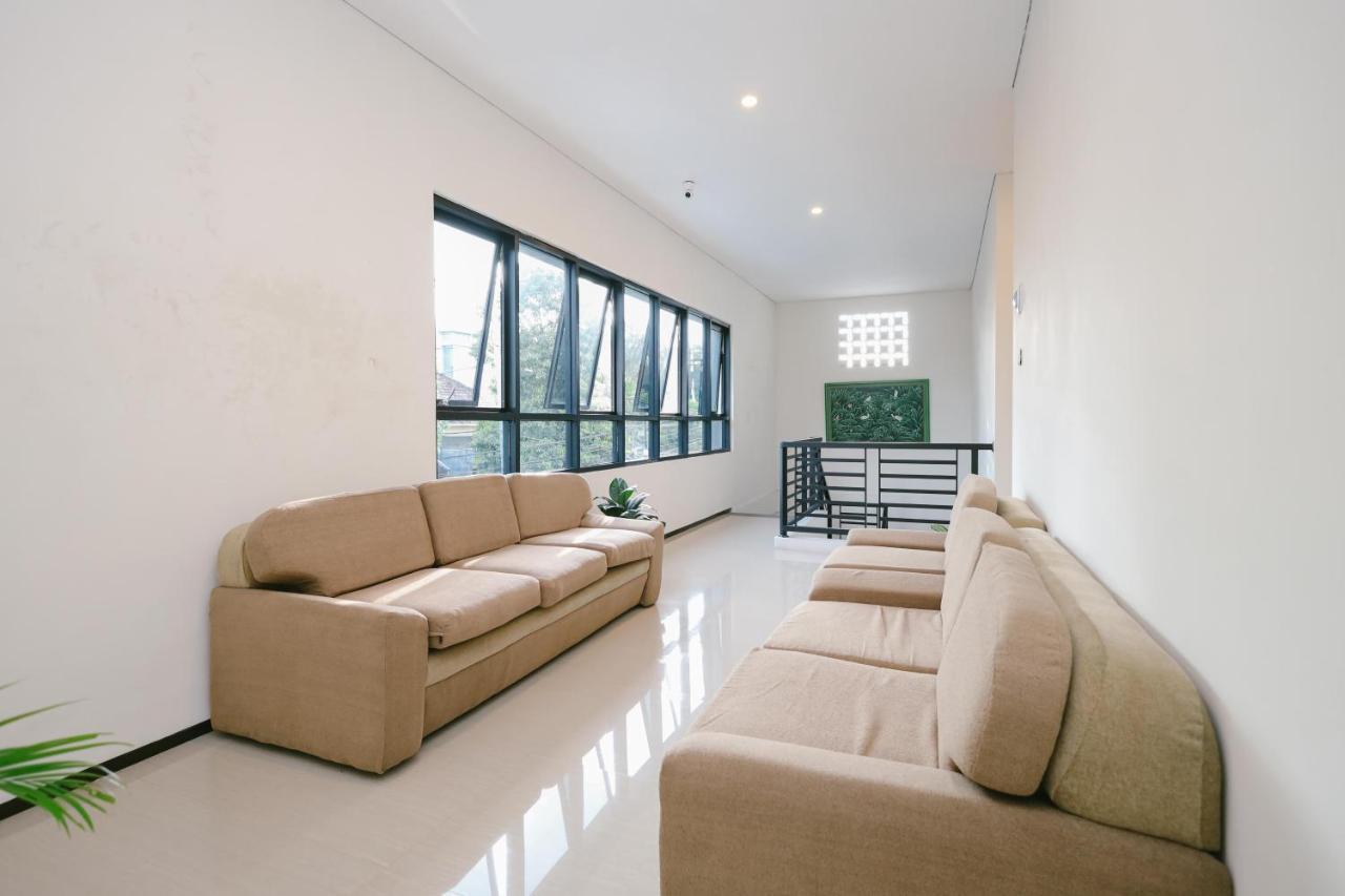 Urbanview B Syariah Lumajang By Reddoorz Hotel Buitenkant foto