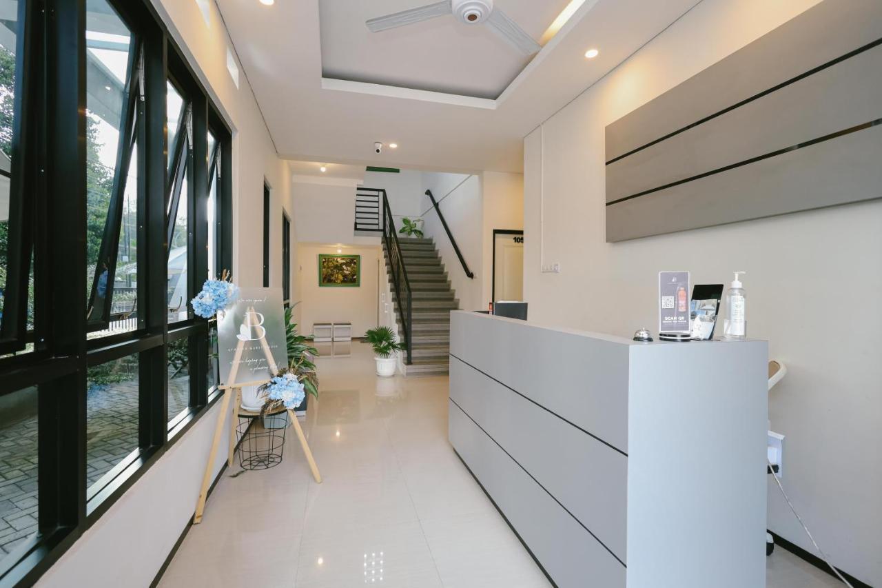 Urbanview B Syariah Lumajang By Reddoorz Hotel Buitenkant foto