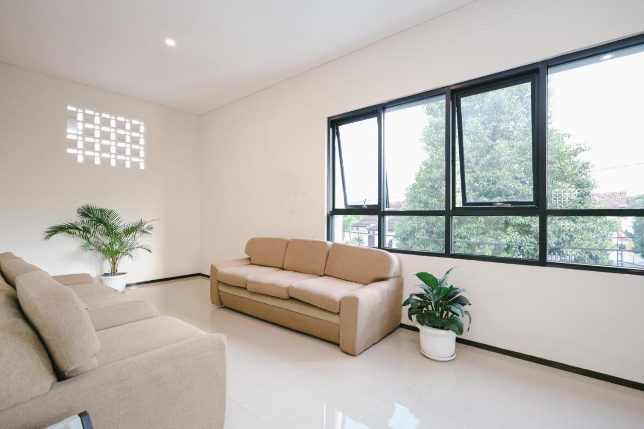 Urbanview B Syariah Lumajang By Reddoorz Hotel Buitenkant foto