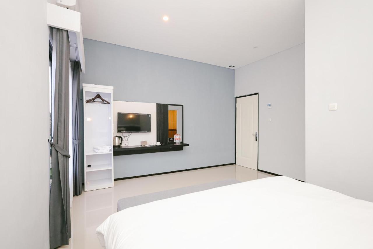 Urbanview B Syariah Lumajang By Reddoorz Hotel Buitenkant foto