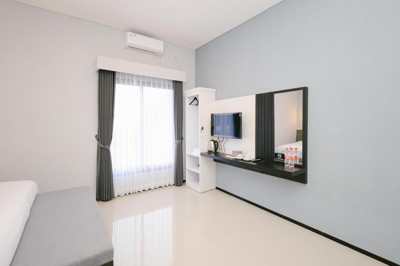 Urbanview B Syariah Lumajang By Reddoorz Hotel Buitenkant foto