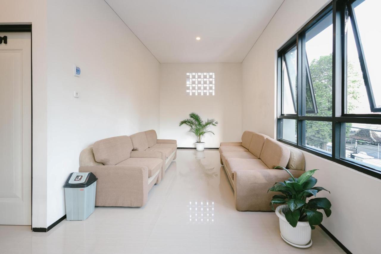 Urbanview B Syariah Lumajang By Reddoorz Hotel Buitenkant foto