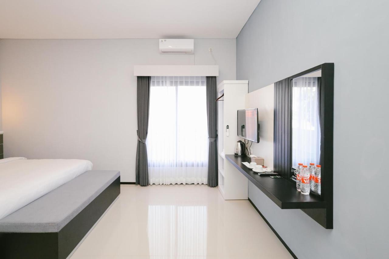 Urbanview B Syariah Lumajang By Reddoorz Hotel Buitenkant foto