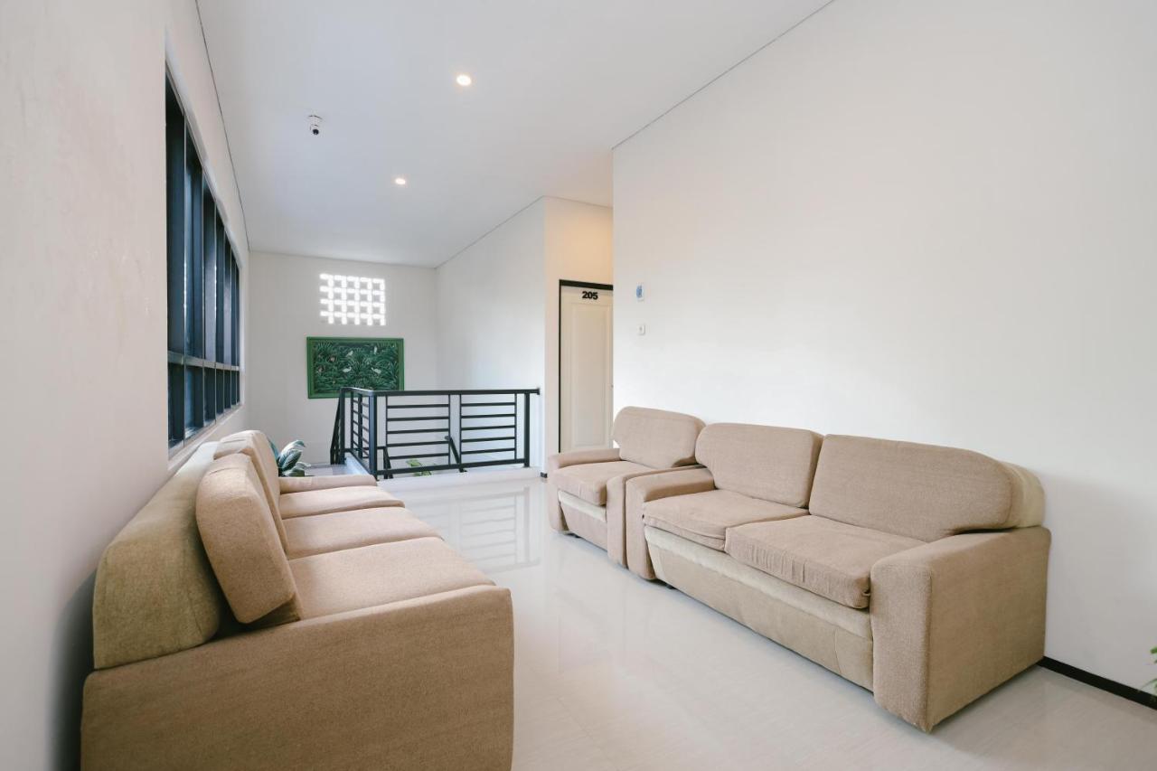 Urbanview B Syariah Lumajang By Reddoorz Hotel Buitenkant foto