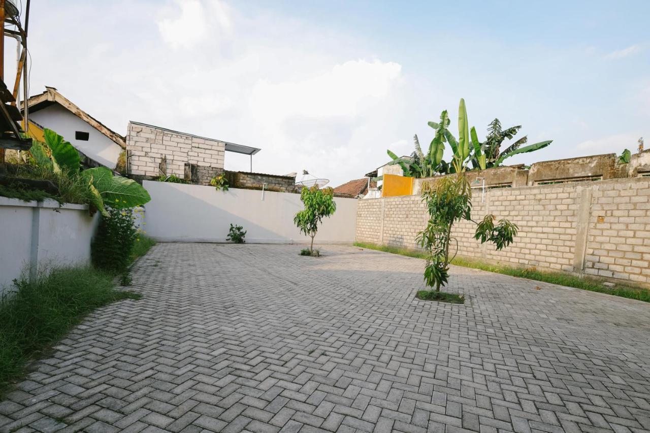 Urbanview B Syariah Lumajang By Reddoorz Hotel Buitenkant foto