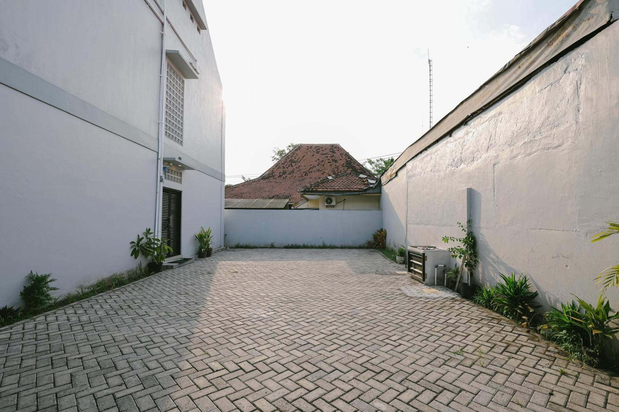 Urbanview B Syariah Lumajang By Reddoorz Hotel Buitenkant foto